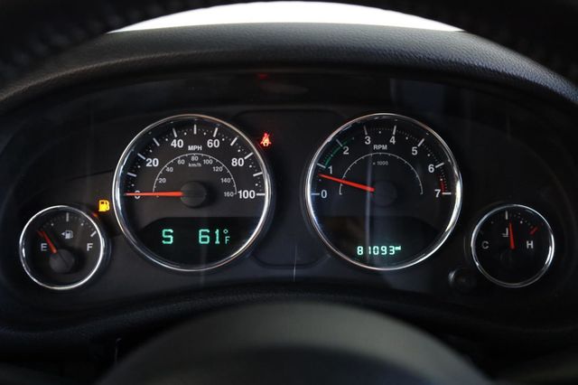 2016 Jeep Wrangler Sahara - 23017394 - 35