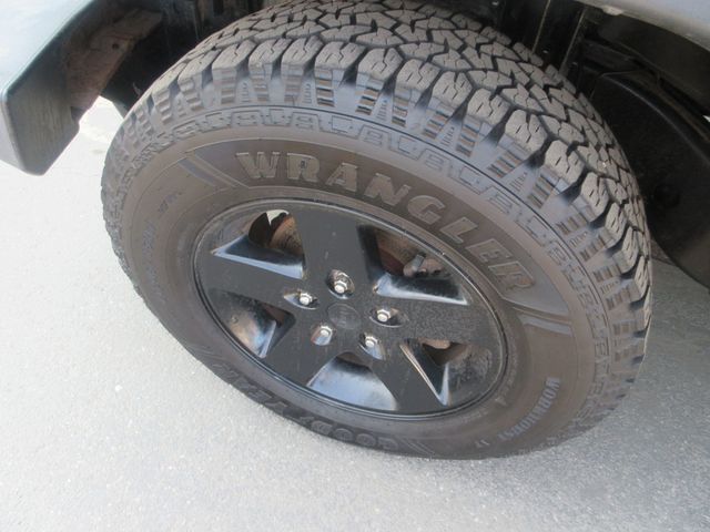 2016 Jeep Wrangler Unlimited 4WD 4dr Black Bear - 23057508 - 9