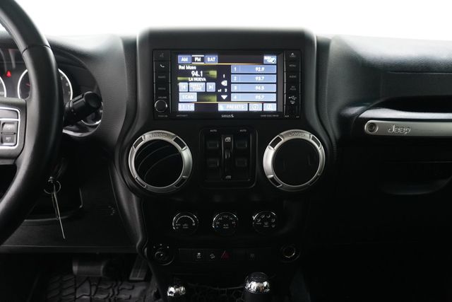 2016 Jeep Wrangler Unlimited 4WD 4dr Rubicon - 22971368 - 17