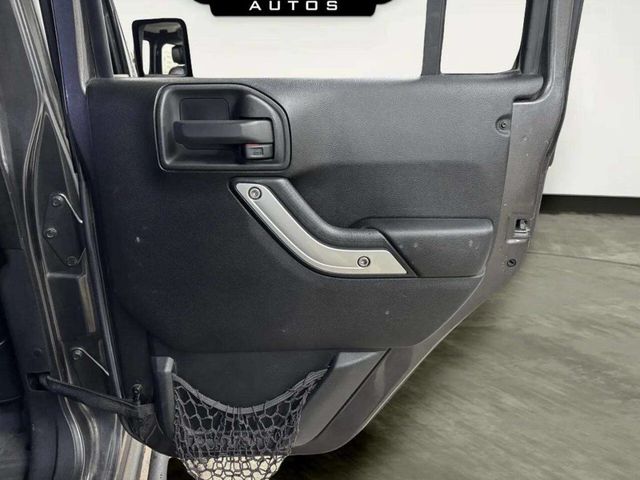 2016 Jeep Wrangler Unlimited 4WD 4dr Rubicon Hard Rock - 22961859 - 18