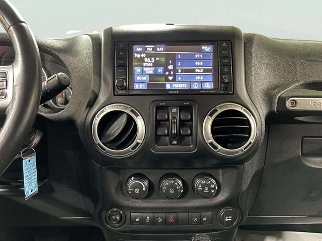 2016 Jeep Wrangler Unlimited 4WD 4dr Rubicon Hard Rock - 22961859 - 25