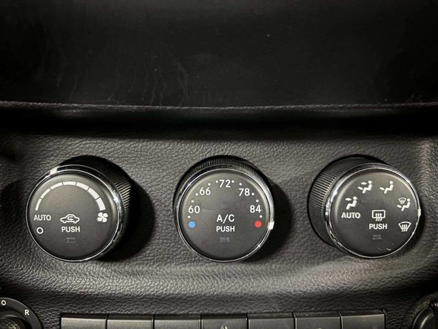 2016 Jeep Wrangler Unlimited 4WD 4dr Rubicon Hard Rock - 22961859 - 28