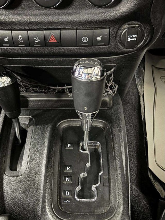 2016 Jeep Wrangler Unlimited 4WD 4dr Rubicon Hard Rock - 22961859 - 30