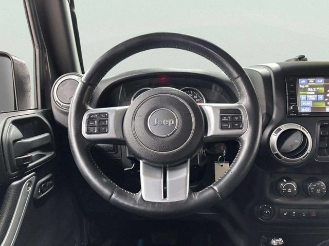 2016 Jeep Wrangler Unlimited 4WD 4dr Rubicon Hard Rock - 22961859 - 32