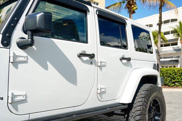 2016 Jeep Wrangler Unlimited 4WD 4dr Rubicon Hard Rock - 22999406 - 10