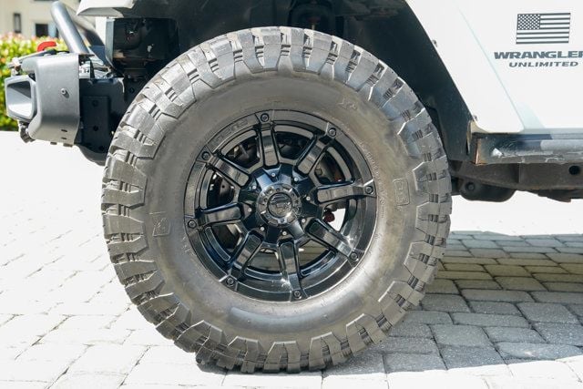 2016 Jeep Wrangler Unlimited 4WD 4dr Rubicon Hard Rock - 22999406 - 13