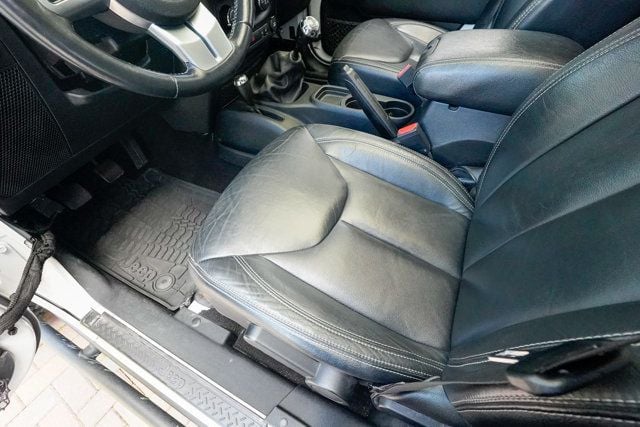 2016 Jeep Wrangler Unlimited 4WD 4dr Rubicon Hard Rock - 22999406 - 58