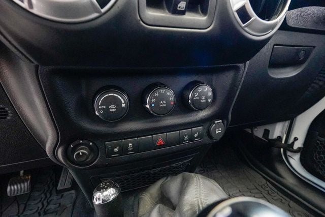 2016 Jeep Wrangler Unlimited 4WD 4dr Rubicon Hard Rock - 22999406 - 65