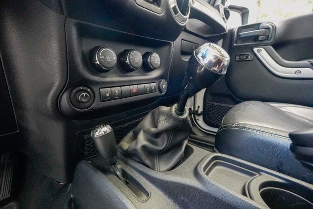 2016 Jeep Wrangler Unlimited 4WD 4dr Rubicon Hard Rock - 22999406 - 67