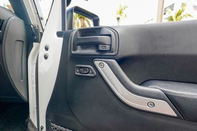 2016 Jeep Wrangler Unlimited 4WD 4dr Rubicon Hard Rock - 22999406 - 78