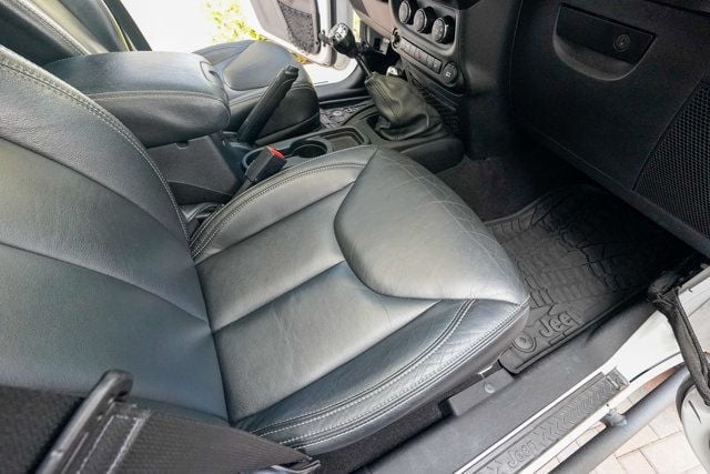 2016 Jeep Wrangler Unlimited 4WD 4dr Rubicon Hard Rock - 22999406 - 82