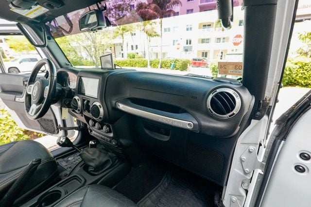 2016 Jeep Wrangler Unlimited 4WD 4dr Rubicon Hard Rock - 22999406 - 83