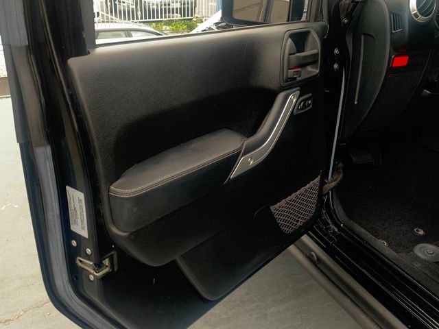 2016 Jeep Wrangler Unlimited 4WD 4dr Rubicon Hard Rock - 20391857 - 17