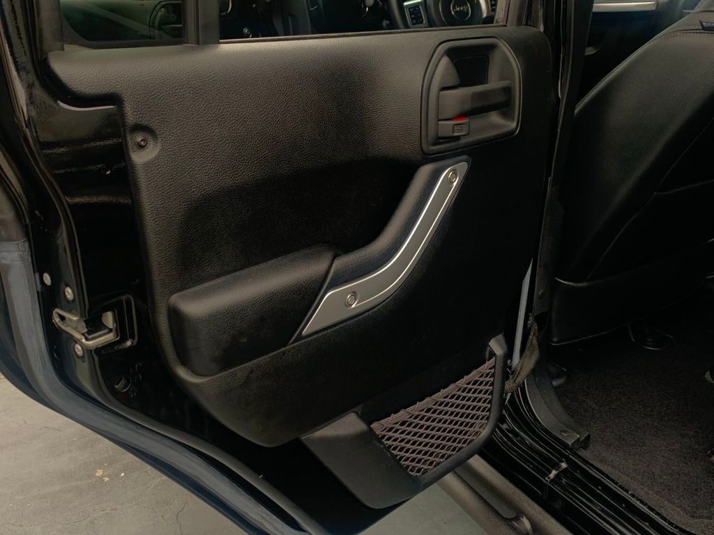 2016 Jeep Wrangler Unlimited 4WD 4dr Rubicon Hard Rock - 20391857 - 19