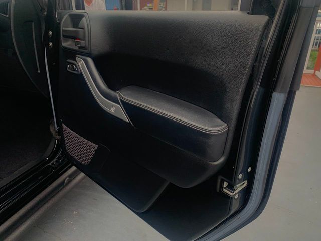 2016 Jeep Wrangler Unlimited 4WD 4dr Rubicon Hard Rock - 20391857 - 23