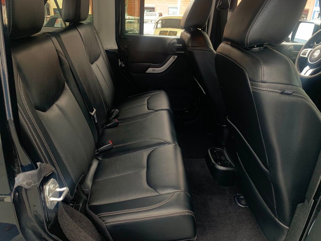 2016 Jeep Wrangler Unlimited 4WD 4dr Rubicon Hard Rock - 20391857 - 24