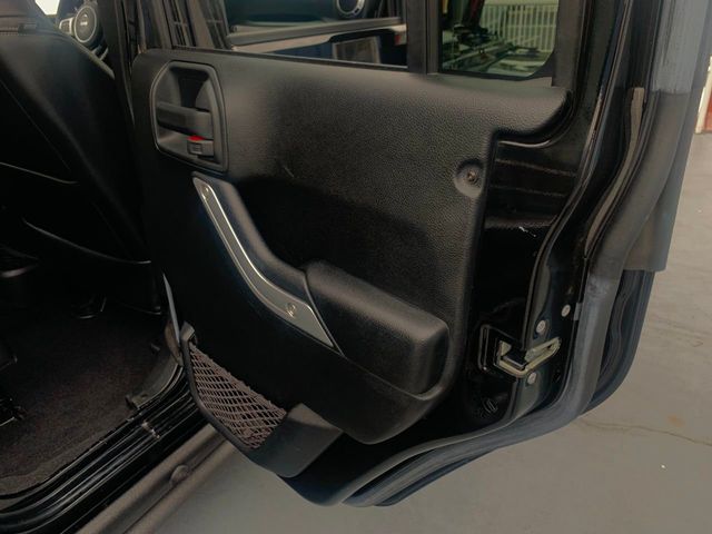 2016 Jeep Wrangler Unlimited 4WD 4dr Rubicon Hard Rock - 20391857 - 27