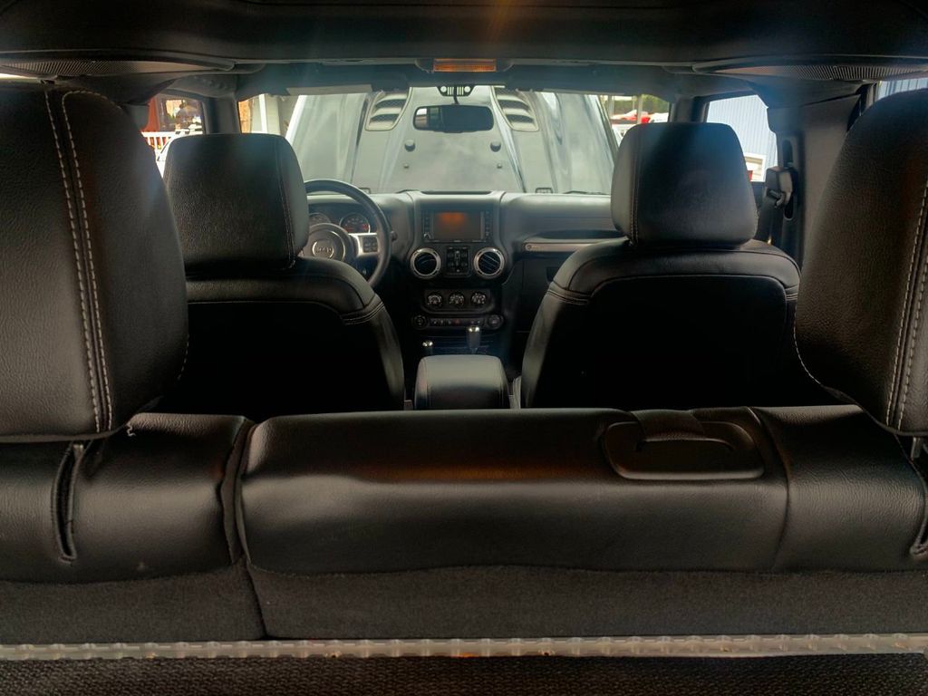 2016 Jeep Wrangler Unlimited 4WD 4dr Rubicon Hard Rock - 20391857 - 28