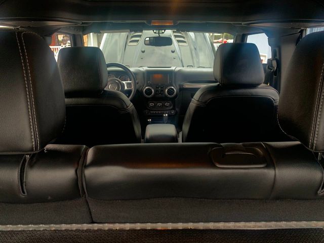 2016 Jeep Wrangler Unlimited 4WD 4dr Rubicon Hard Rock - 20391857 - 28