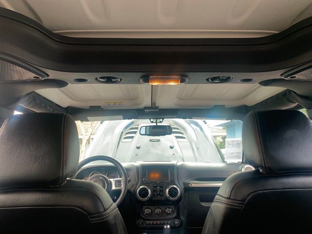 2016 Jeep Wrangler Unlimited 4WD 4dr Rubicon Hard Rock - 20391857 - 29