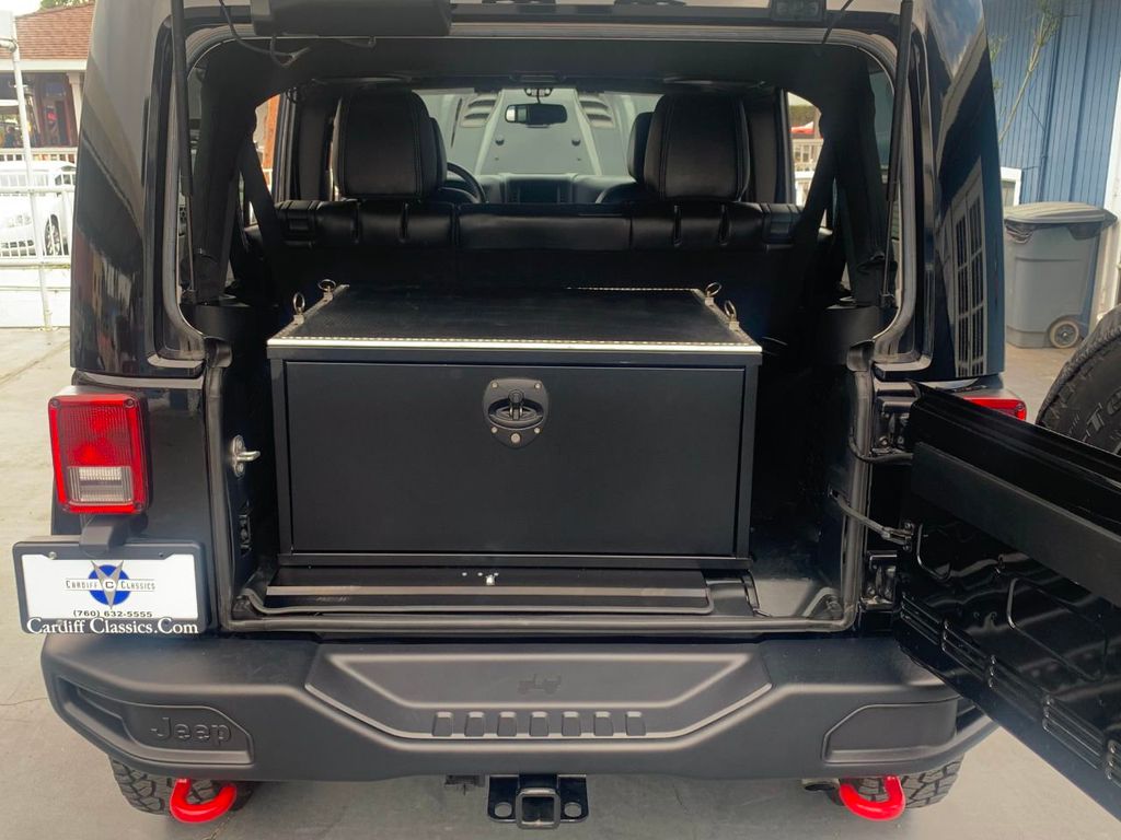 2016 Jeep Wrangler Unlimited 4WD 4dr Rubicon Hard Rock - 20391857 - 31