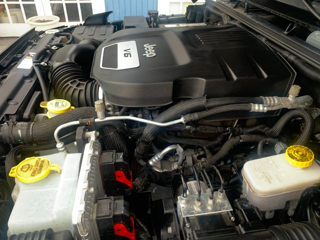 2016 Jeep Wrangler Unlimited 4WD 4dr Rubicon Hard Rock - 20391857 - 34