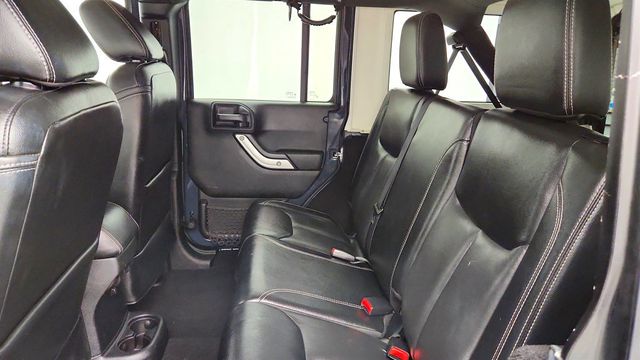 2016 Jeep Wrangler Unlimited 4WD 4dr Rubicon Hard Rock w/ Freedom Top - 23036838 - 19