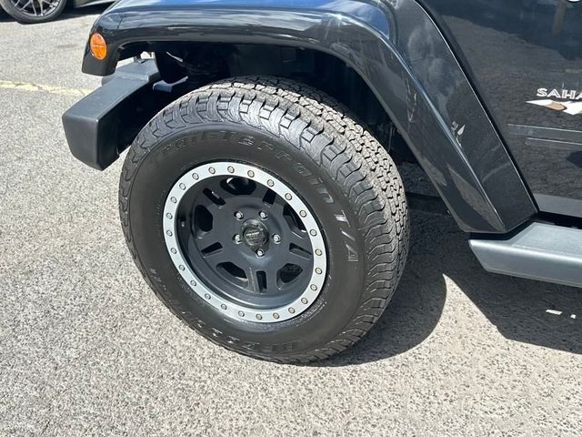 2016 Jeep Wrangler Unlimited 4WD 4dr Sahara - 22940782 - 11