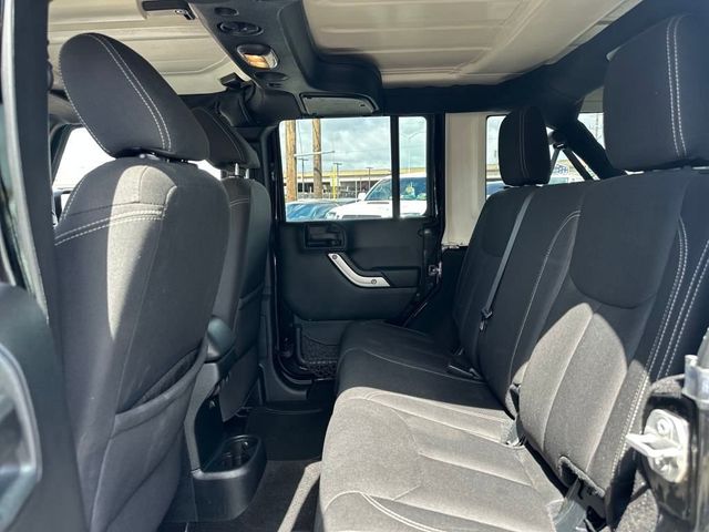 2016 Jeep Wrangler Unlimited 4WD 4dr Sahara - 22940782 - 14