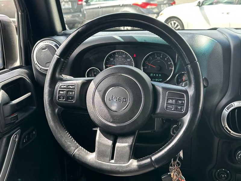 2016 Jeep Wrangler Unlimited 4WD 4dr Sahara - 22940782 - 16