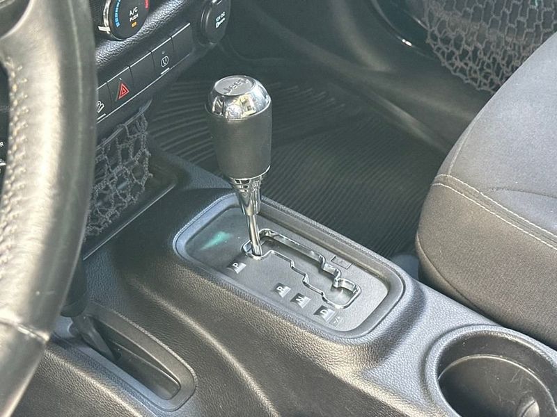 2016 Jeep Wrangler Unlimited 4WD 4dr Sahara - 22940782 - 17