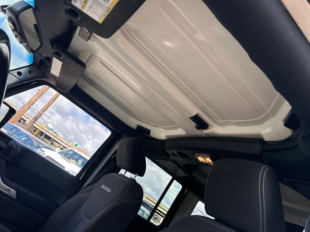 2016 Jeep Wrangler Unlimited 4WD 4dr Sahara - 22940782 - 18