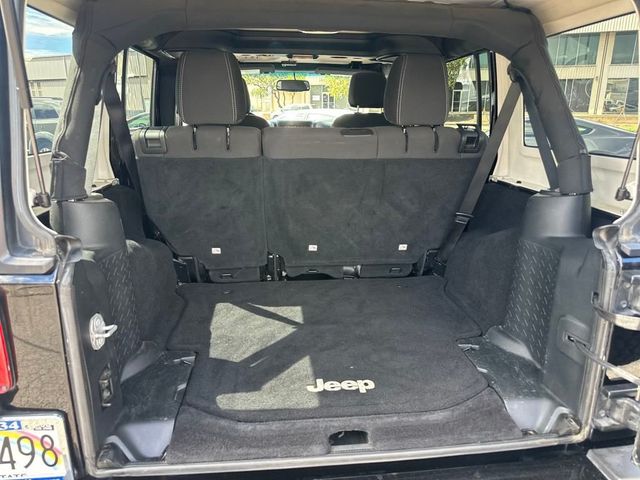 2016 Jeep Wrangler Unlimited 4WD 4dr Sahara - 22940782 - 19