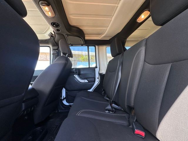 2016 Jeep Wrangler Unlimited 4WD 4dr Sahara - 22984250 - 13