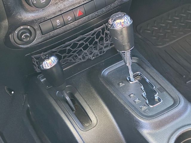 2016 Jeep Wrangler Unlimited 4WD 4dr Sahara - 22984250 - 17