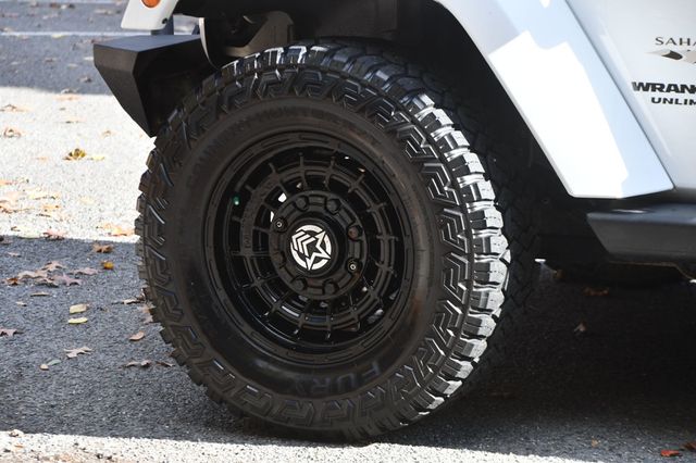 2016 Jeep Wrangler Unlimited 4WD 4dr Sahara - 22917236 - 10