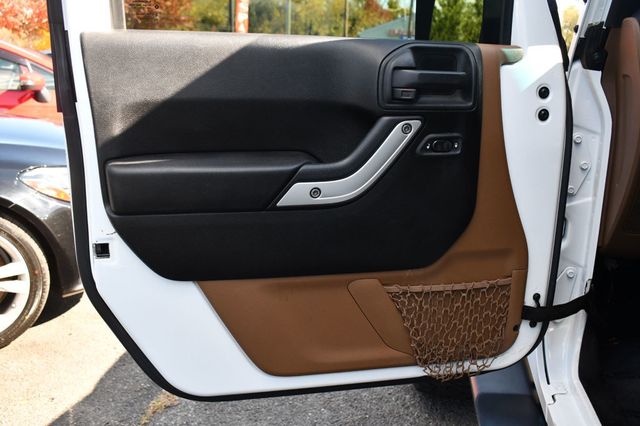 2016 Jeep Wrangler Unlimited 4WD 4dr Sahara - 22917236 - 12