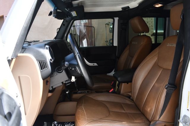 2016 Jeep Wrangler Unlimited 4WD 4dr Sahara - 22917236 - 15