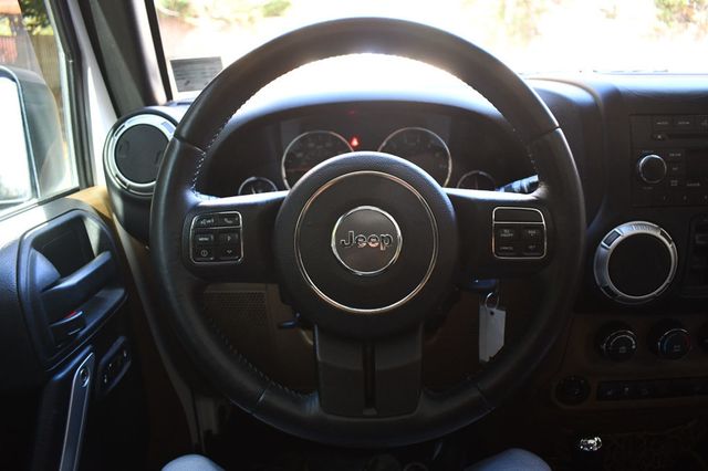 2016 Jeep Wrangler Unlimited 4WD 4dr Sahara - 22917236 - 18