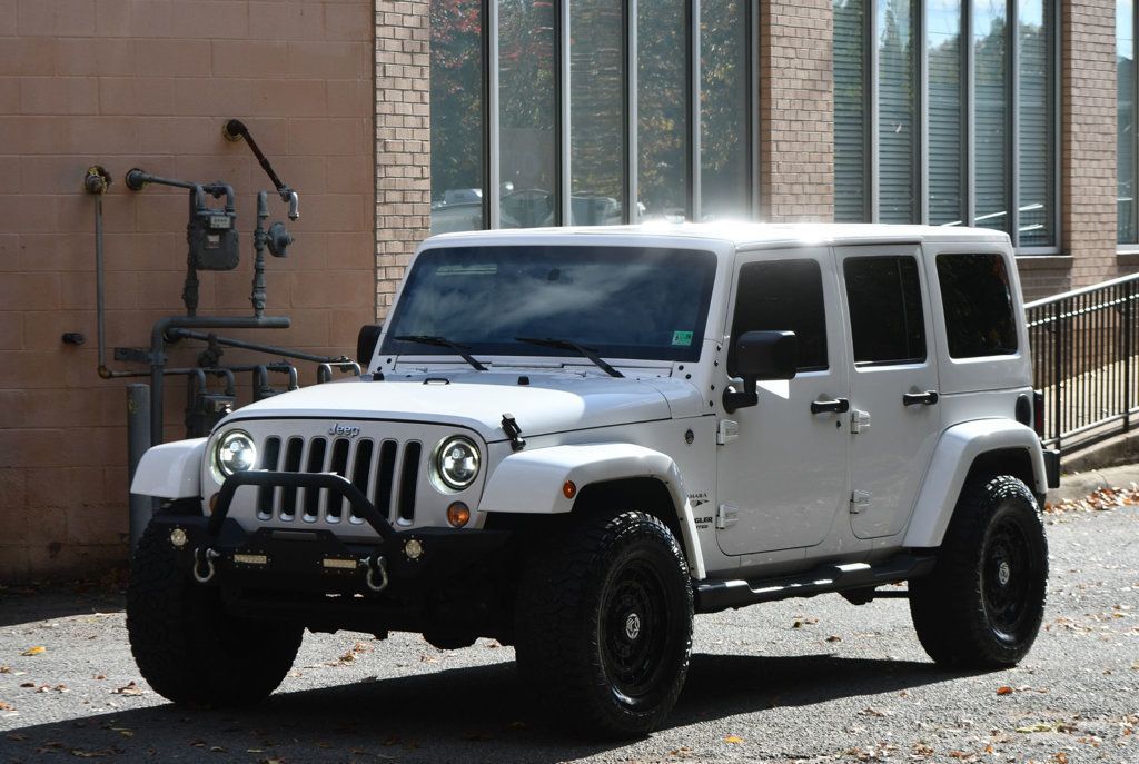 2016 Jeep Wrangler Unlimited Sahara photo 2