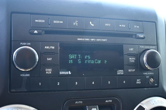 2016 Jeep Wrangler Unlimited 4WD 4dr Sahara - 22917236 - 37