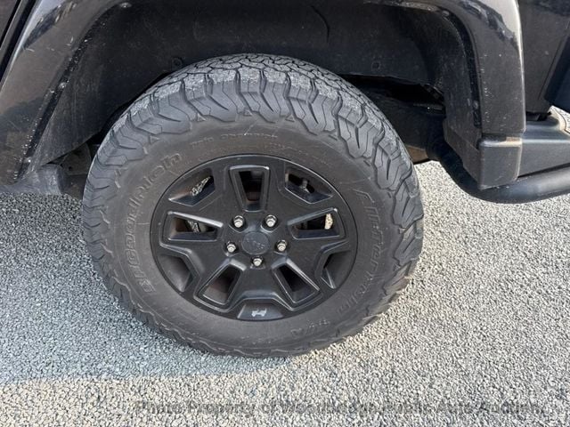 2016 Jeep Wrangler Unlimited 4WD 4dr Sahara - 23057807 - 13