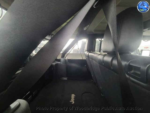 2016 Jeep Wrangler Unlimited 4WD 4dr Sahara - 23074105 - 11