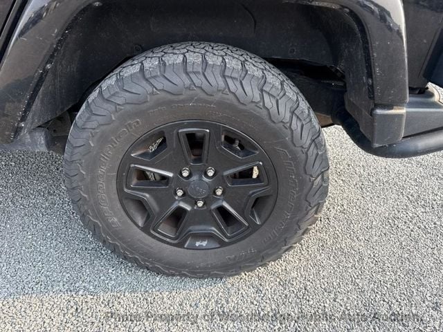 2016 Jeep Wrangler Unlimited 4WD 4dr Sahara - 23074105 - 29