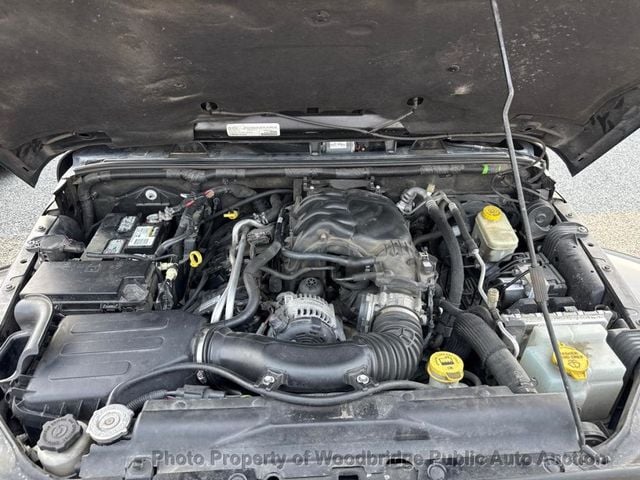 2016 Jeep Wrangler Unlimited 4WD 4dr Sahara - 23074105 - 31