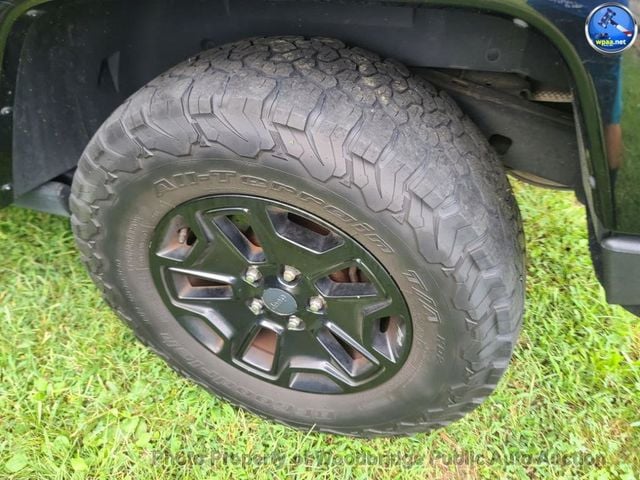 2016 Jeep Wrangler Unlimited 4WD 4dr Sahara - 23074105 - 6