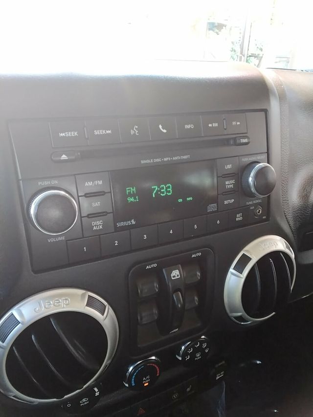 2016 Jeep Wrangler Unlimited 4WD 4dr Sahara - 23012038 - 14