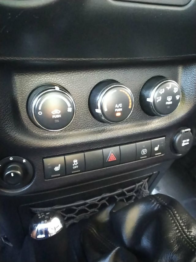 2016 Jeep Wrangler Unlimited 4WD 4dr Sahara - 23012038 - 16