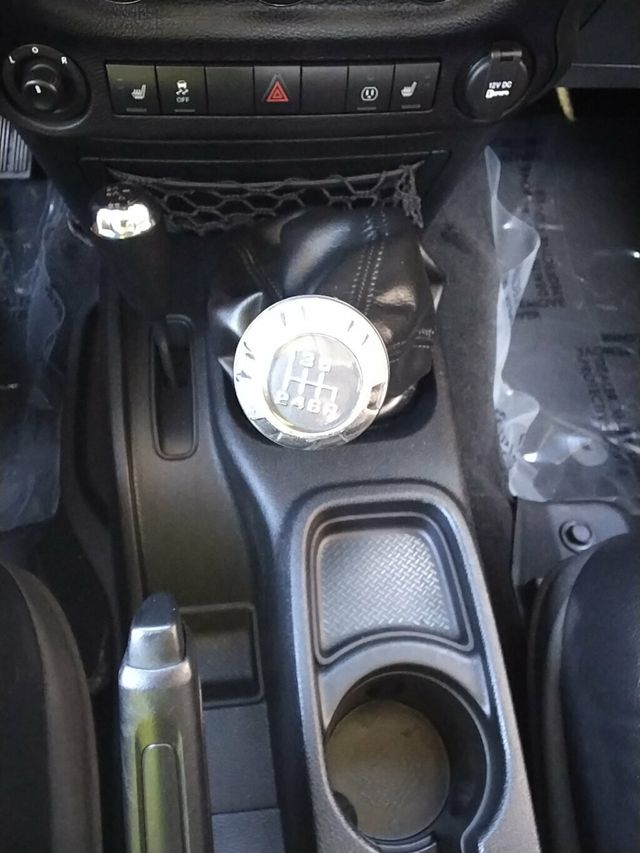 2016 Jeep Wrangler Unlimited 4WD 4dr Sahara - 23012038 - 18