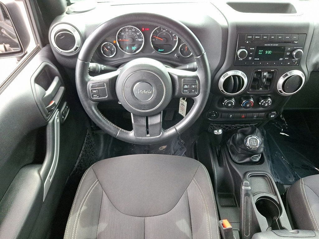 2016 Jeep Wrangler Unlimited Sahara photo 12